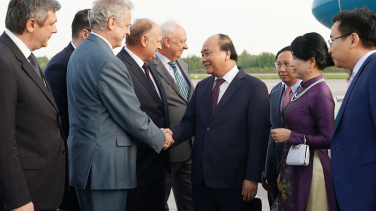 Khoa dêh ]ar ta ơi Nguyễn Xuân Phúc nao pơ\ Saint Peterburg, pơ phun nao ]ua\ sit nik dêh ]ar Nga