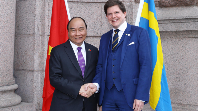 Khoa dêh ]ar ta ơi Nguyễn Xuân Phúc bưp Khoa – Khoa GGWLPA m[s dêh ]ar Thuỵ Điển