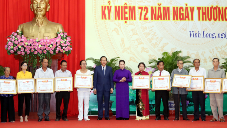 Khoa pơ ala mơnuih [on sang dêh c\ar ta nao jơnum Ngă lơphet [ơk hră pơpu\ Dêh c\ar hơdor tơngia [ơi tơring c\ar Vĩnh Long