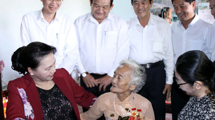 Khoa git gai pơ ala mơnuih [on sang hơ-u\ kơ Tơhan djai pơsăn drơi [ơi [on prong Hồ Chí Minh