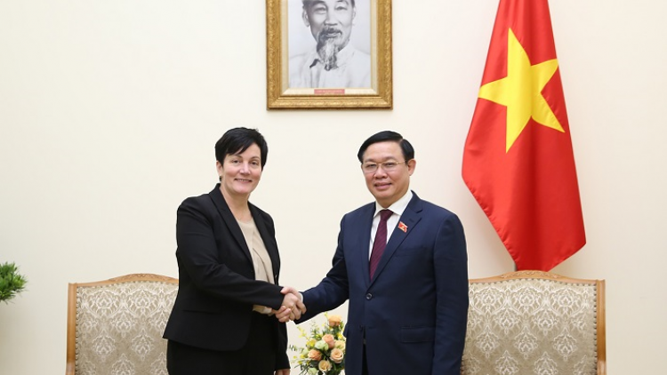 Kơ-iăng Khua dêh ]ar ta ơi Vương Đình Huệ tu\ jum Khua IFC