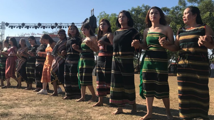 Khua git gai wai lăng pơ ala mơnuih [ôn sang dêh ]ar nao pơhmư\ jơlan hơdră “Bơyan bơnga [ơi guai lo\n ia pơđao pran jua mơnuih [ơi plơi pla”