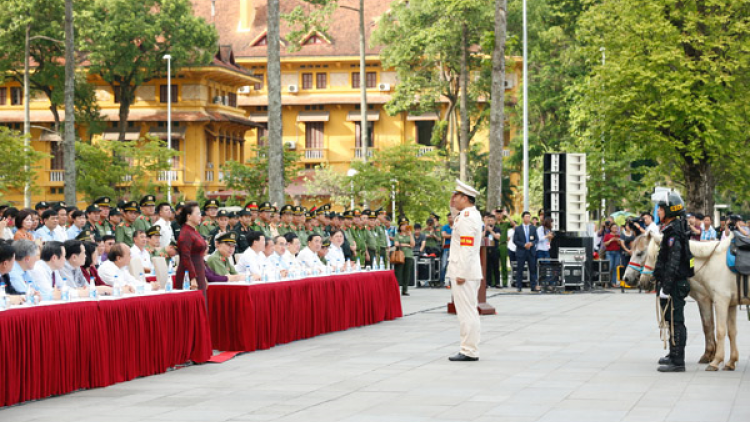Khua pơ ala mơnuih [ôn sang dêh ]ar nao pơhmư\ gru\p tơhan polis mă bruă hơde] hmar