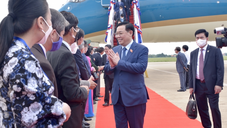 Khua git gai pơ ala mơnuih ƀôn sang ơi Vương Đình Huệ nao čuă dêh čar Lao