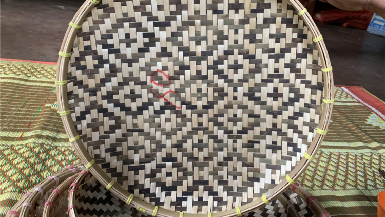 Mơnuih djă pioh gru grua bruă mơñam bung bai ƀơi ƀuôn Hŭk