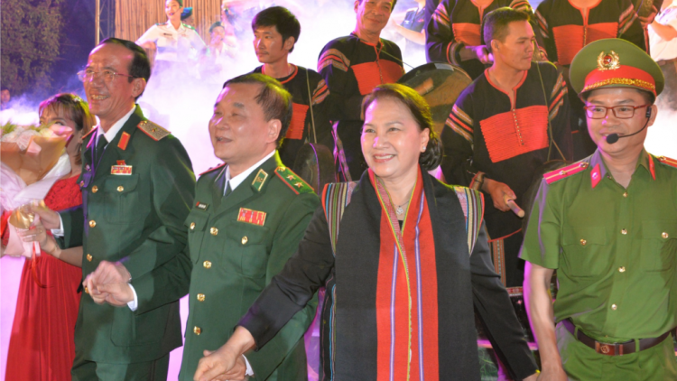 Chủ tịch Quốc hội tus bal broă lơh “Nam pa tiah nhàr dà lơgar ram nùs làng bol [òn lơgar”