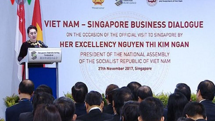 Chủ tịch Quốc hội mò Nguyễn Thị Kim Ngân wă ala măt uă anih lơh sa kă bro lơgar Singapore