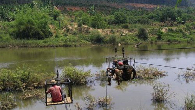 Kon Tum: Bơh tài làng bol kung gam ờ ngòt sơl bơta ngòt rơngơ\t poal che tiă dà dờng taih?