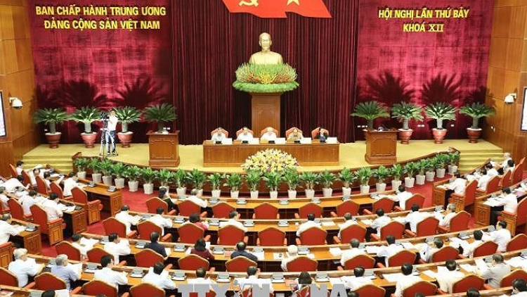 Ồng Trần Thanh Mẫn mờ ồng Trần Cẩm Tú geh pồ bơtơl tàm Ban Bí thư