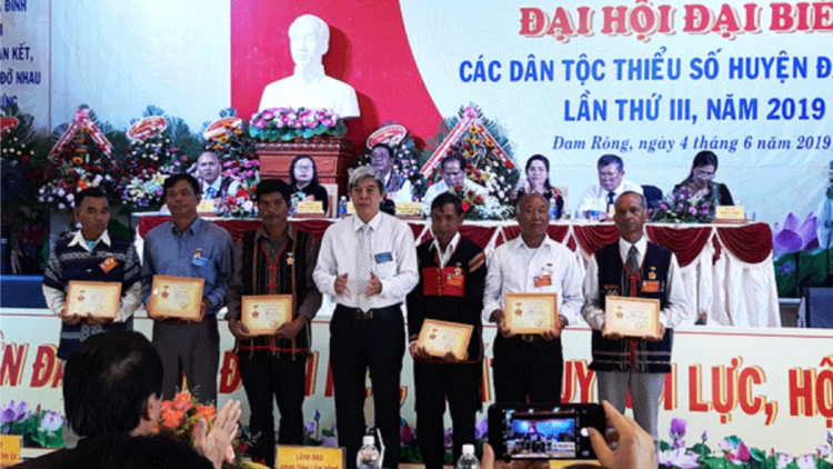 Pơrjum cau ala mat ală kòn cau kơnhoàl Đam Rông dơ\ 3