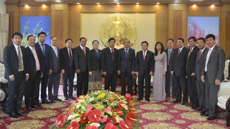 Lâm Đồng wa\ rò mpồl Kuang bàng dờng màng ala mat càr lơgar Vientiane, lơgar Lào
