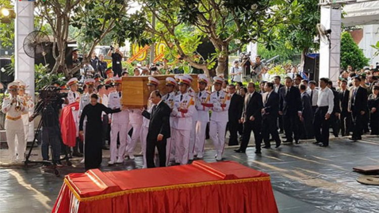 Đại tướng Lê Đức Anh neh ơm rlô să tàm [làng tơ\p [ồc [òn dờng Hồ Chí Minh