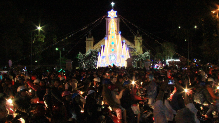 Mang Noel tàm Tây Nguyên ram mhu\ bơta kờ` gơboh