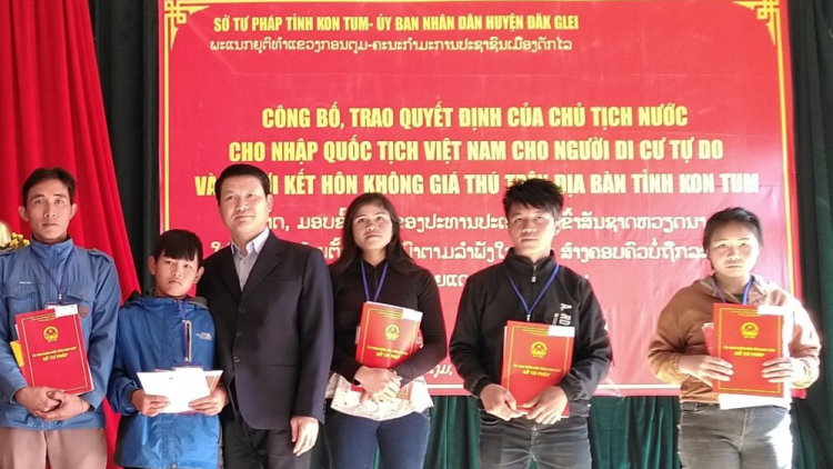 Kon Tum: Jàu quốc tịch Việt Nam ai cau ntrờ` tiah kis khat gơboh in