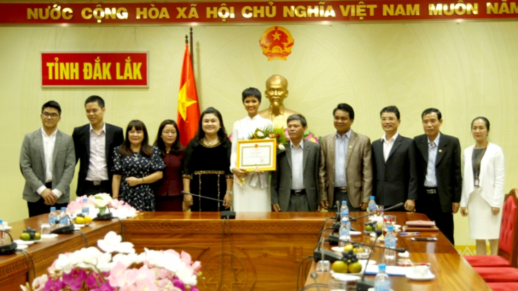 Kuang bàng đơng lam càr Dak Lak tìp măt ùr hàng hoàn vũ Việt Nam H’ Hen Niê