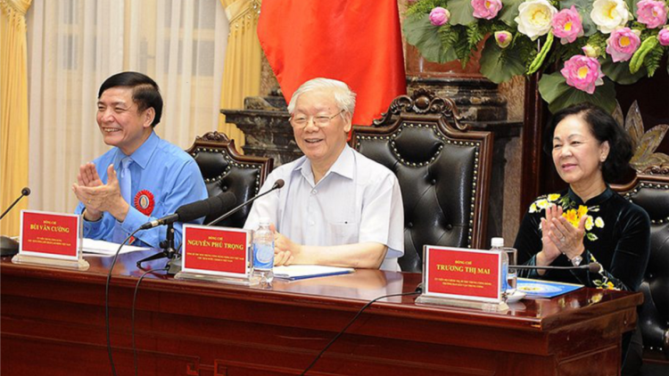 Chủ tịch lơgar ồng Nguyễn Phú Trọng tìp măt mpồl kuang bàng ala măt Chủ tịch Công đoàn tàm ală tiah geh pơnrơ jăk