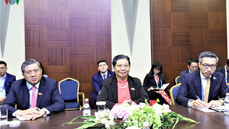 Pơrjum Chủ tịch Quốc hội ală lơgar châu Á mờ châu Âu dơ\ 4