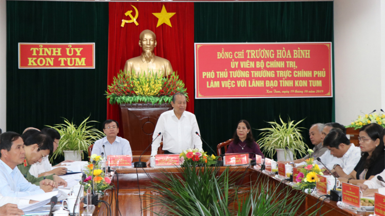 Ồng Trương Hoà Bình, Phó Thủ tướng Thường trực Chính phủ lơh broă mờ kuang bàng đơng lam càr Kon Tum