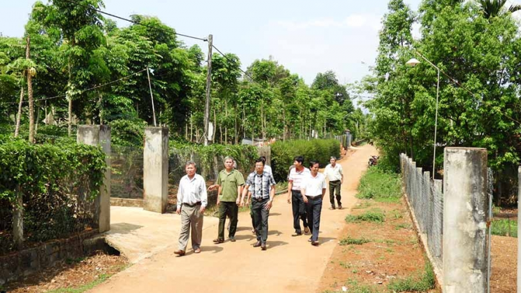 Ia Grai (Gia Lai) sền gròi bơtàu tơnguh rài kis làng bol in