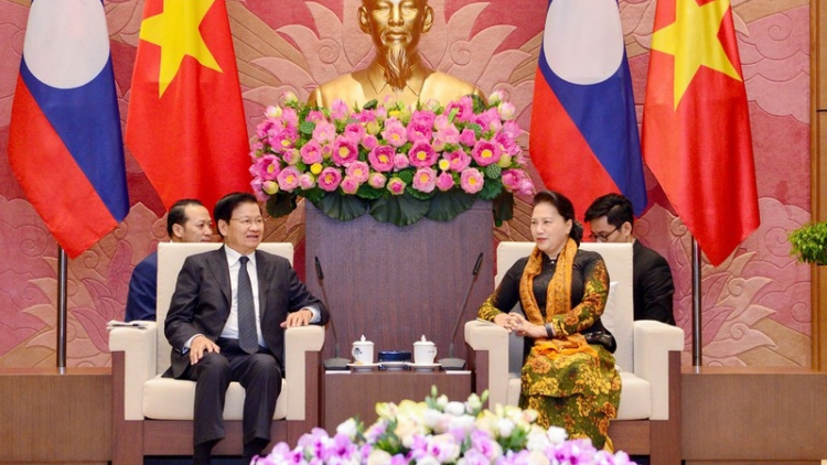 Chủ tịch Quốc hội cribơyai broă mờ Thủ tướng Lào