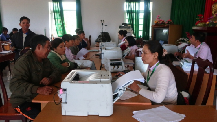 Dak Lak: Cồng nha broa\ lơh sang sơbì jơgloh tơmù rbah bơh pria\ càn ngân  hàng chính sách xã hội