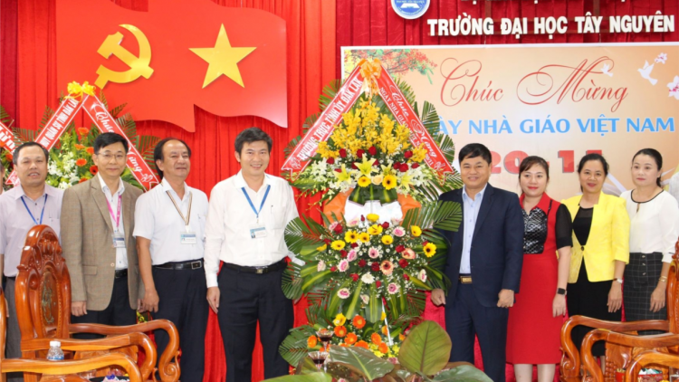 Kuang đơng lam ală càr Tây Nguyên tus còp, nting sap gah bơto bơsram di Ngai cau pơgru Việt Nam, 20/11