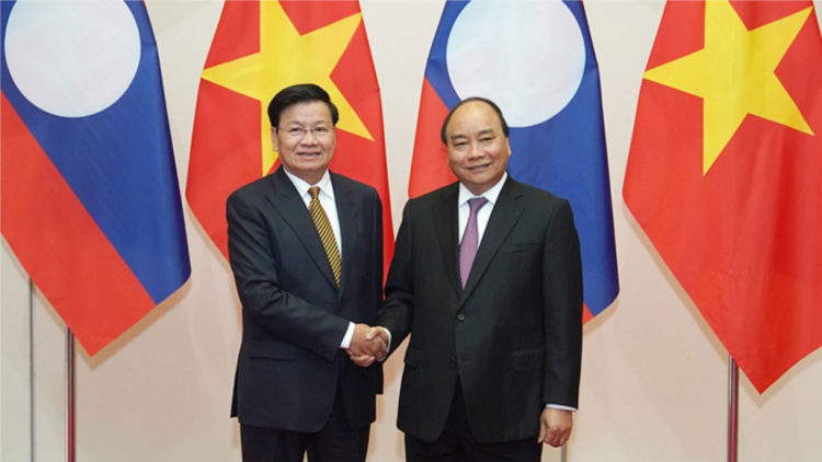 Thủ tướng ồng Nguyễn Xuân Phúc wă Thủ tướng lơgar Lào ồng Thongloun Sisoulith
