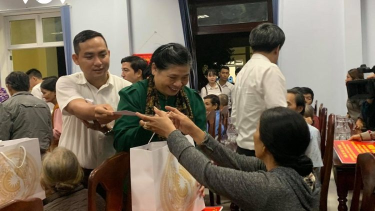 Phó Chủ tịch thường trực Quốc hội, mò Tòng Thị Phóng còp làng bol tiah dà ko\ dà cò lơh aniai Thừa Thiên-Huế