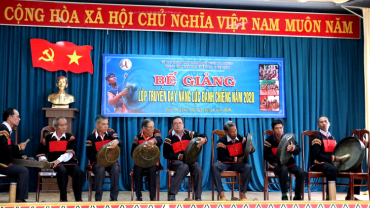 {òn dờng Buôn Ma Thuột, càr Dak Lak: Tơnguh pràn jak ai ală ơdu\ bơto dròng cing, ja` mồng in