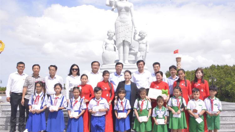 Chủ tịch Quốc hội, mò Nguyễn Thị Kim Ngân còp mờ lơh broă tàm càr Cà Mau