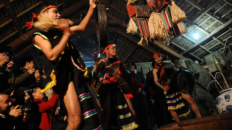 Prap gàr jơnau đơs pơnđik tamya tiah làng bol kòn cau