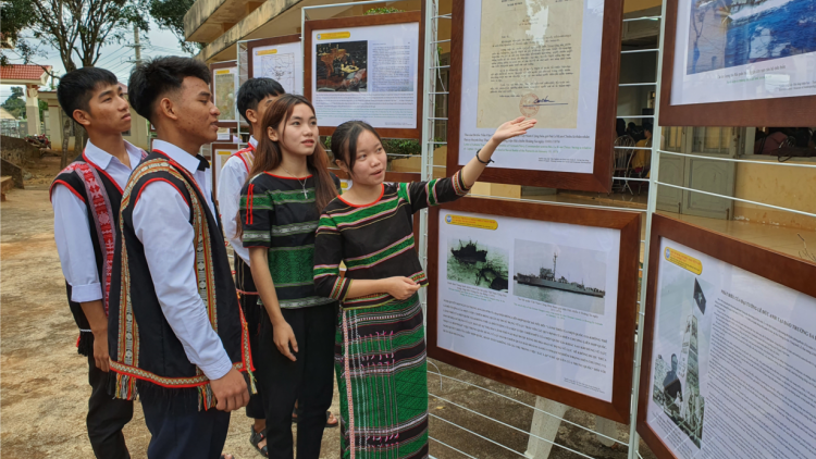 Dak Nông: Ràng tơlik Hoàng Sa, Trường Sa