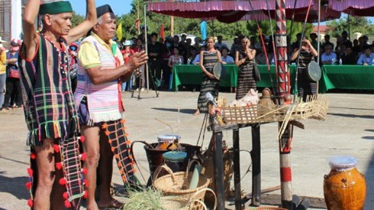 Dơ\ lơh yàng bơtòm tơr gùm mat [òn lơgar bơh kòn cau M’nông dê