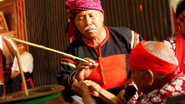 Jơnau pơrya kòng lơngô tàm rài kis kòn cau Rơđê dê