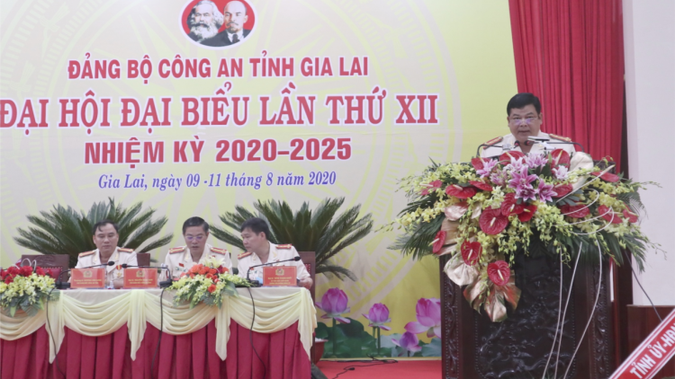 Đại tá Rah Lan Lâm geh pồ wơl lơh Bí thư Đảng ủy Kuang àng càr Gia Lai