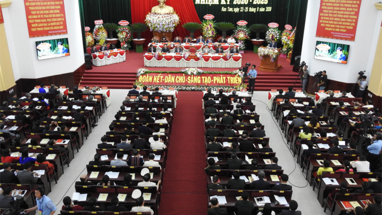 Mut pơrjum cau ala mat Đảng bộ càr Kon Tum dơ\ 16