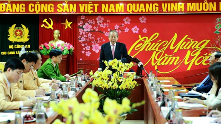 Phó Thủ tướng ồng Trương Hòa Bình nting săp gờm chờ sa tềp, pơndờm pơnđiang kuang bàng, cau ling Cục Kảnh sát gùng lòt