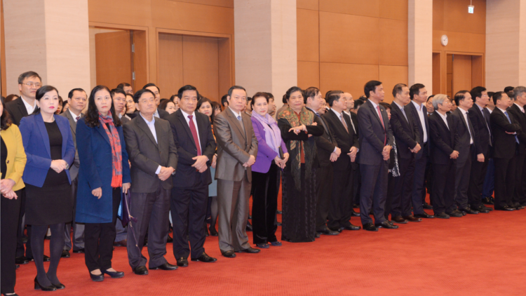 Chủ tịch Quốc hội tìp măt, nting săp sa tềp ală kuang bàng Quốc hội lơh kơnòl broă sùm tàm Dà lơgar mờ Văn phòng Quốc hội