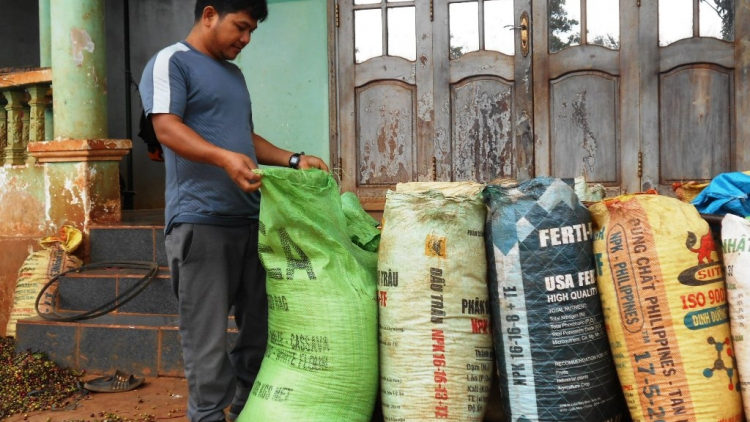 A Kút- Cau lơh broă sa kòn cau Sơdàng lơh sa jak bềng nùs nhơm kờ` gơboh cau