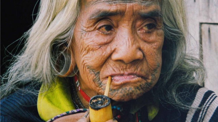 Bơhiàn xăm muh măt làng bol kòn cau Tây Nguyên dê