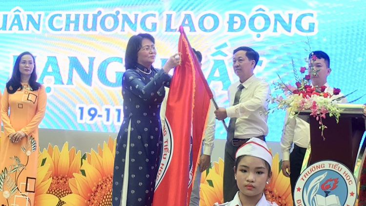 Phó Chủ tịch lơgar mò Đặng Thị Ngọc Thịnh tus tơn kah ngai cau pơgru Việt Nam tàm [òn dờng Hồ Chí Minh