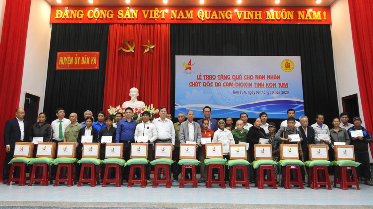 Càr Kon Tum pà phan cau gơtìp sơnơm khih tàm rài tam lơh, lơh aniai in