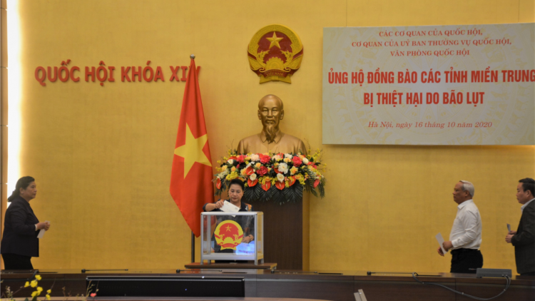 Chủ tịch Quốc hội tus pơrjum lam sồr tă priă dong kờl làng bol ală càr tiah tàm gùl lơgar