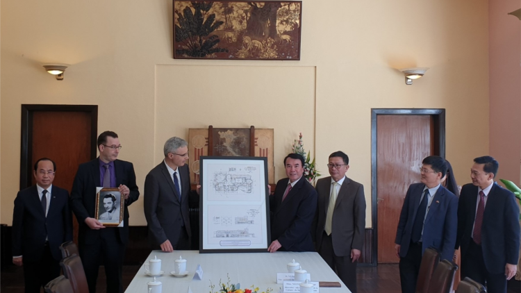 Đại sứ lơgar Tây jào pà sră rùp lơh Dinh III Bảo Đại càr Lâm Đồng in
