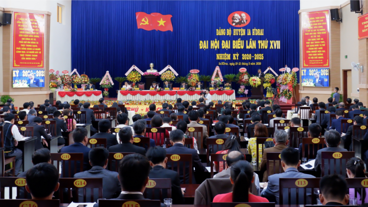 Kon Tum sơnđờm mu\t Pơrjum dờng cau ala măt Đảng bộ kơnhoàl Ia H’Drai dơ\ 17