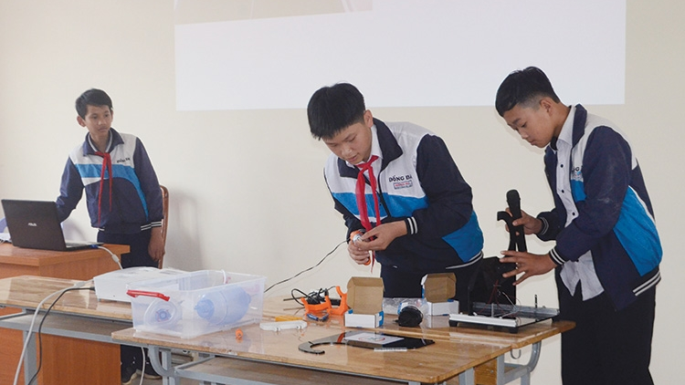 Lâm Đồng kơnòm bơsram crăp mòn gơtùi măy dong kờl tă nhơm