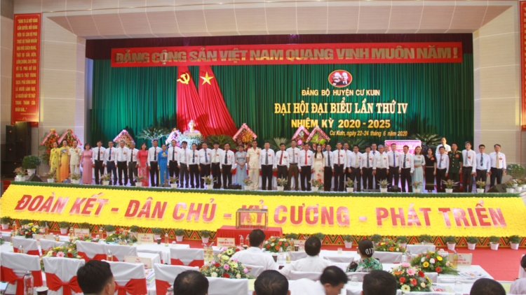 Đảng bộ kơnhoàl Cư Kuin, càr Dak Lak bơyai lơh pơrjum dờng lơh tơr lòng lài lơh geh cồng nha niam bơne\