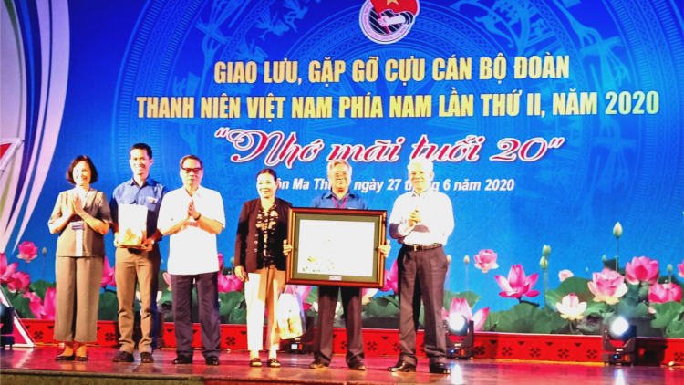 Broă lơh tìp mat lơh kuèng kuang bàng Đoàn Ơruh pơnu Việt Nam lài do “Kah sùm sơnam 20”