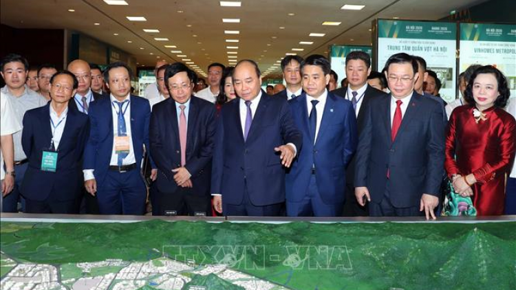 Thủ tướng Chính phủ Nguyễn Xuân Phúc tus bal pơrjum “Hà Nội nam 2020 - Lơh broă bal bơcri priă mờ bơtàu tơnguh”