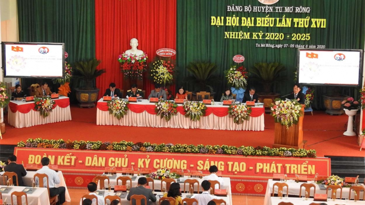 Kon Tum mờng chài bơyai lơh Pơrjum dờng Đảng bộ lơh tơrlòng lài kấp kơnhoàl mờ ndrờm bal